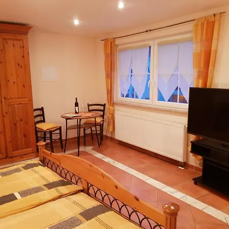 Weingut Und Gaestehaus Henrici 住宿加早餐酒店