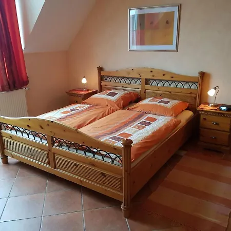 住宿加早餐酒店 Weingut Und Gaestehaus Henrici Friesenheim is an Ortsgemeinde