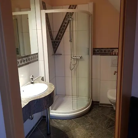 Weingut Und Gaestehaus Henrici 住宿加早餐酒店 3*