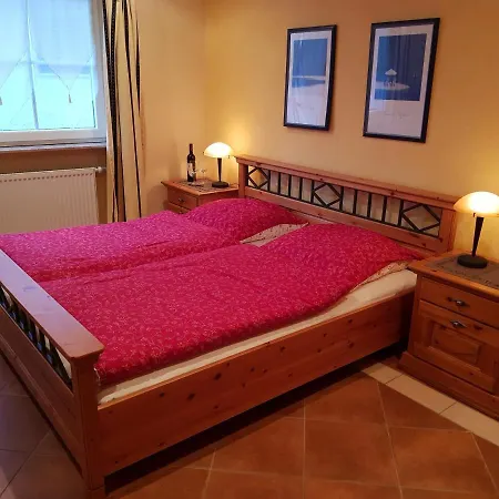 Weingut Und Gaestehaus Henrici B&B