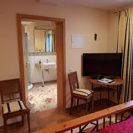 Weingut Und Gaestehaus Henrici Отель типа 