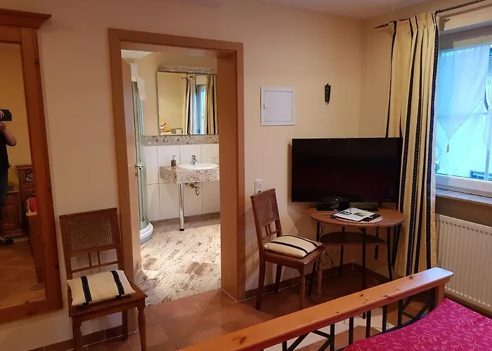 Weingut Und Gaestehaus Henrici Nocleg ze śniadaniem 3*